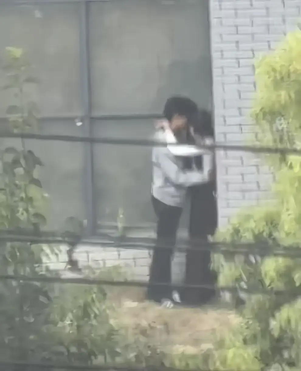《蚌埠职教园情侣野外视频》完整版高清资源-原生态画面免费看全集-蚌埠职教园情侣野外视频事件后续限时抢先鉴赏